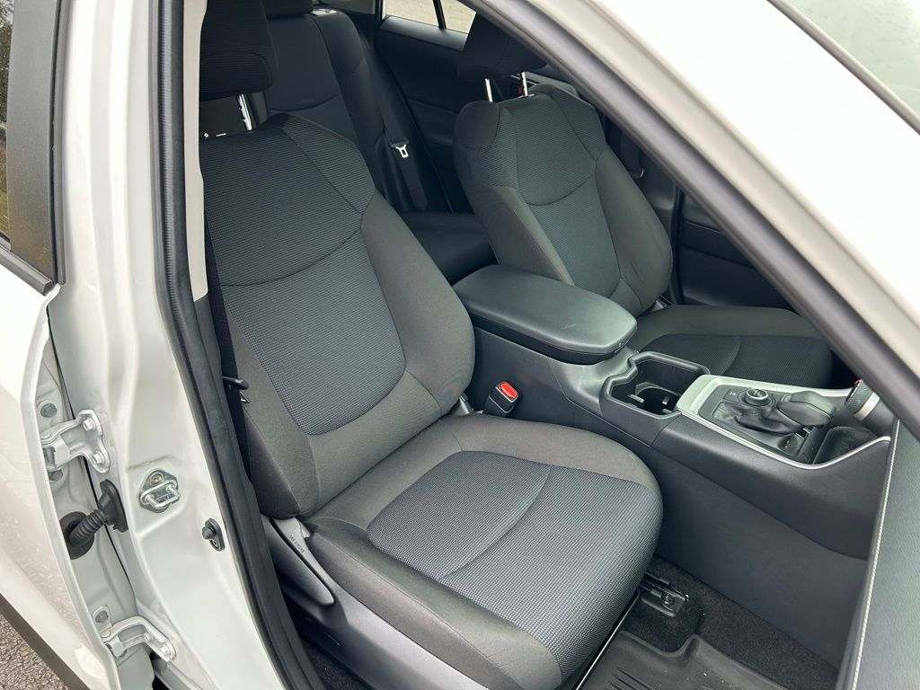 Thumbnail: 2025 Toyota RAV4 - 15