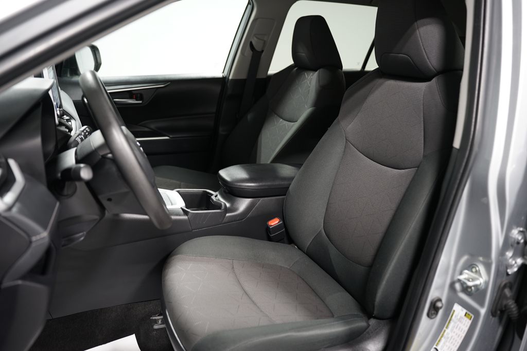 2024 Toyota RAV4 XLE 26