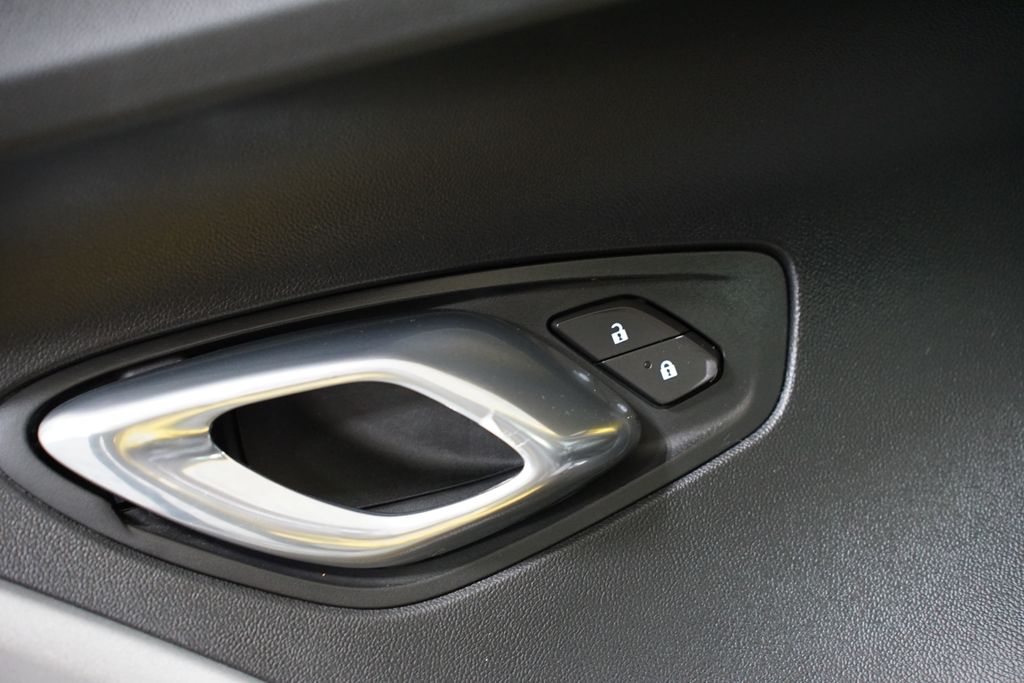 Thumbnail: 2018 Chevrolet Camaro - 27