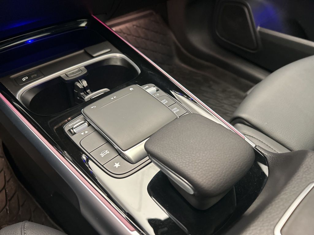 Thumbnail: 2023 Mercedes-Benz GLB - 20