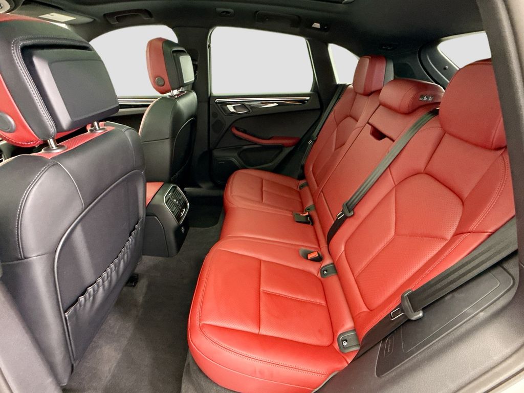 Thumbnail: 2026 Porsche Macan - 20