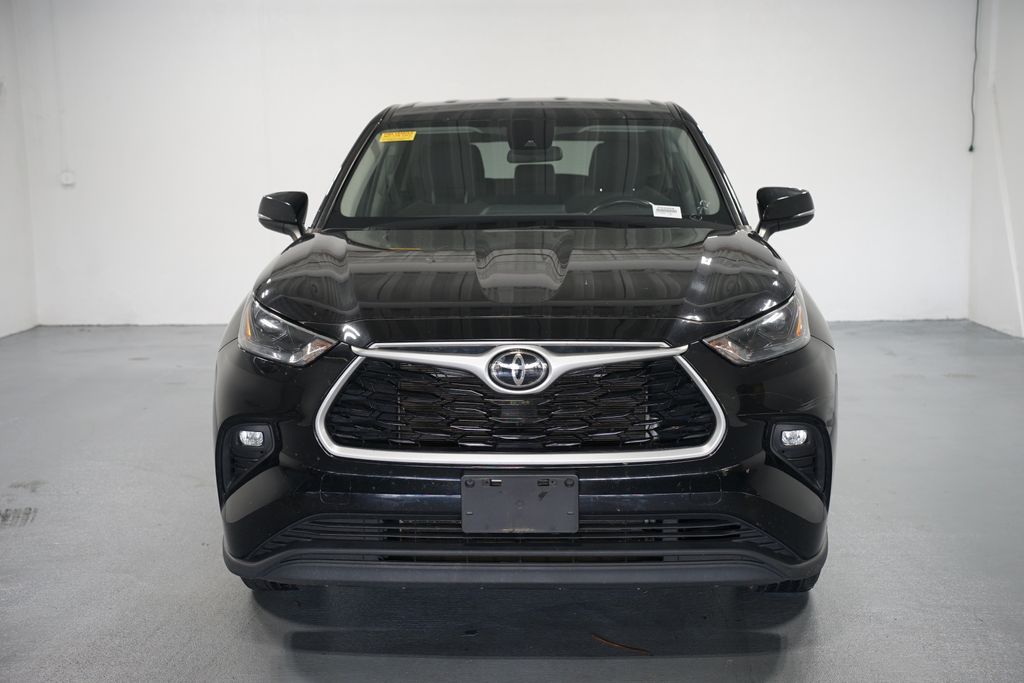 Thumbnail: 2022 Toyota Highlander - 2