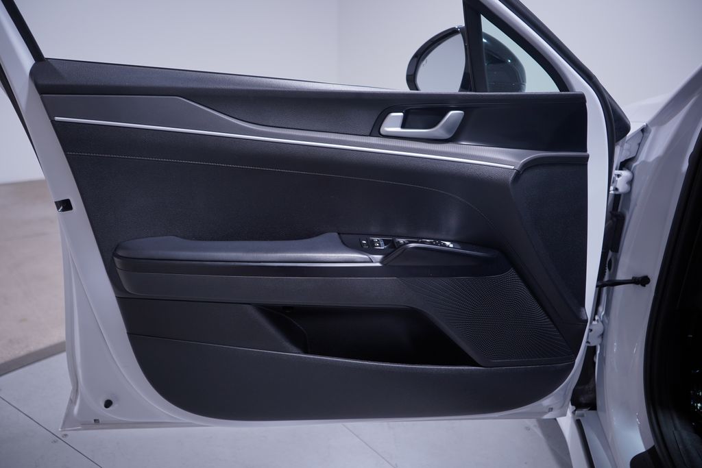Thumbnail: 2021 Kia K5 - 16