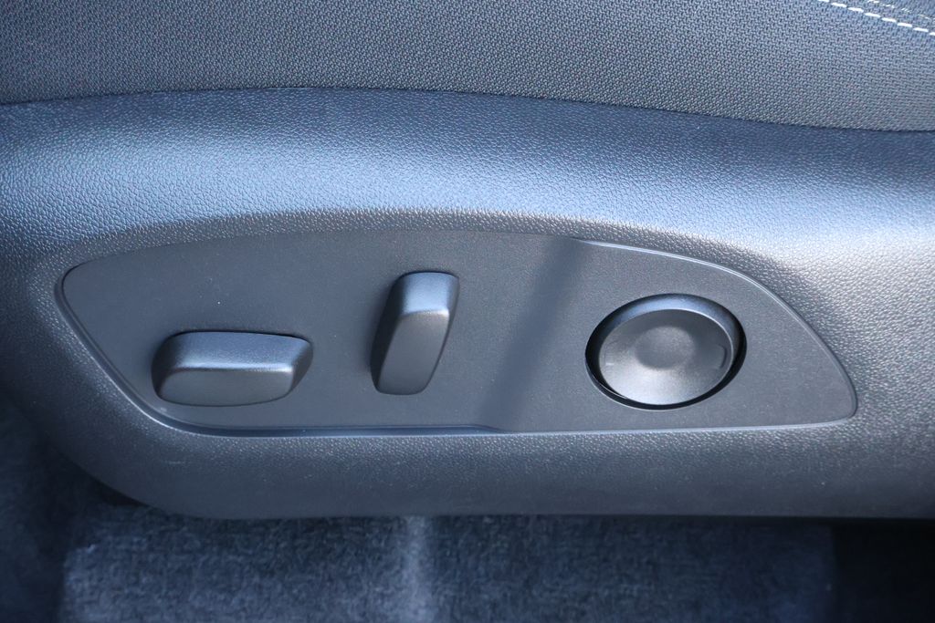 Thumbnail: 2026 Chevrolet Traverse - 16