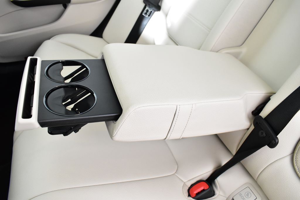 Thumbnail: 2025 Mercedes-Benz C-Class - 30