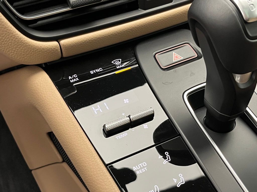 Thumbnail: 2025 Porsche Macan - 16