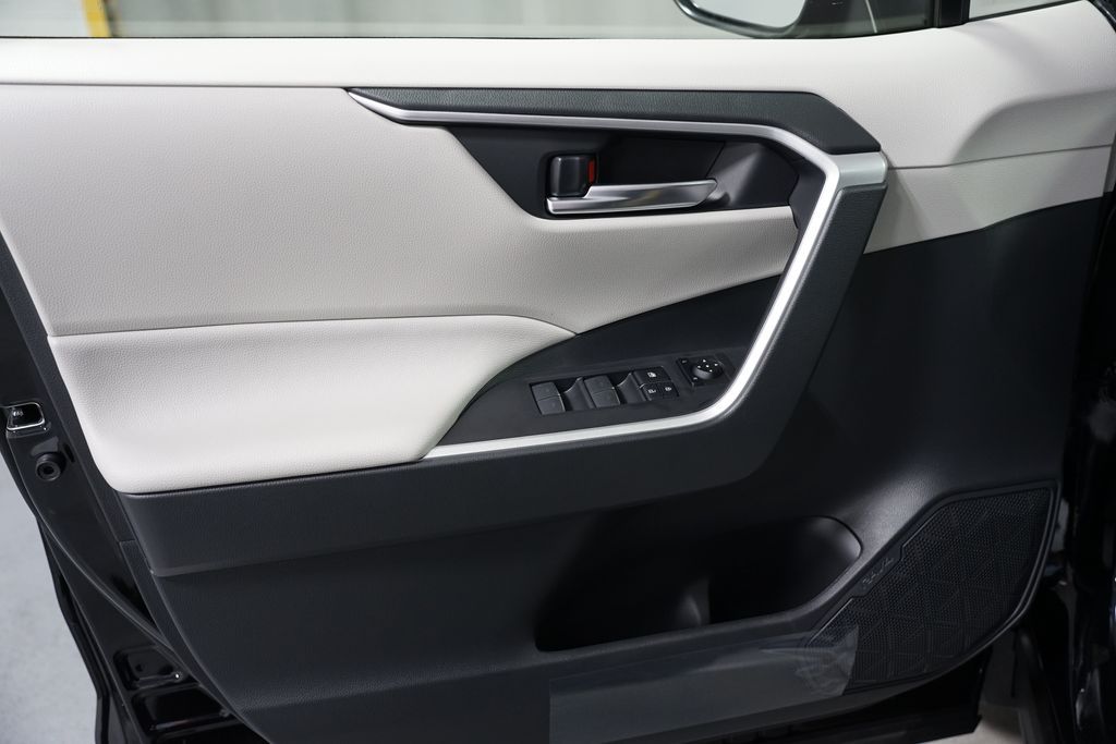 Thumbnail: 2025 Toyota RAV4 - 30