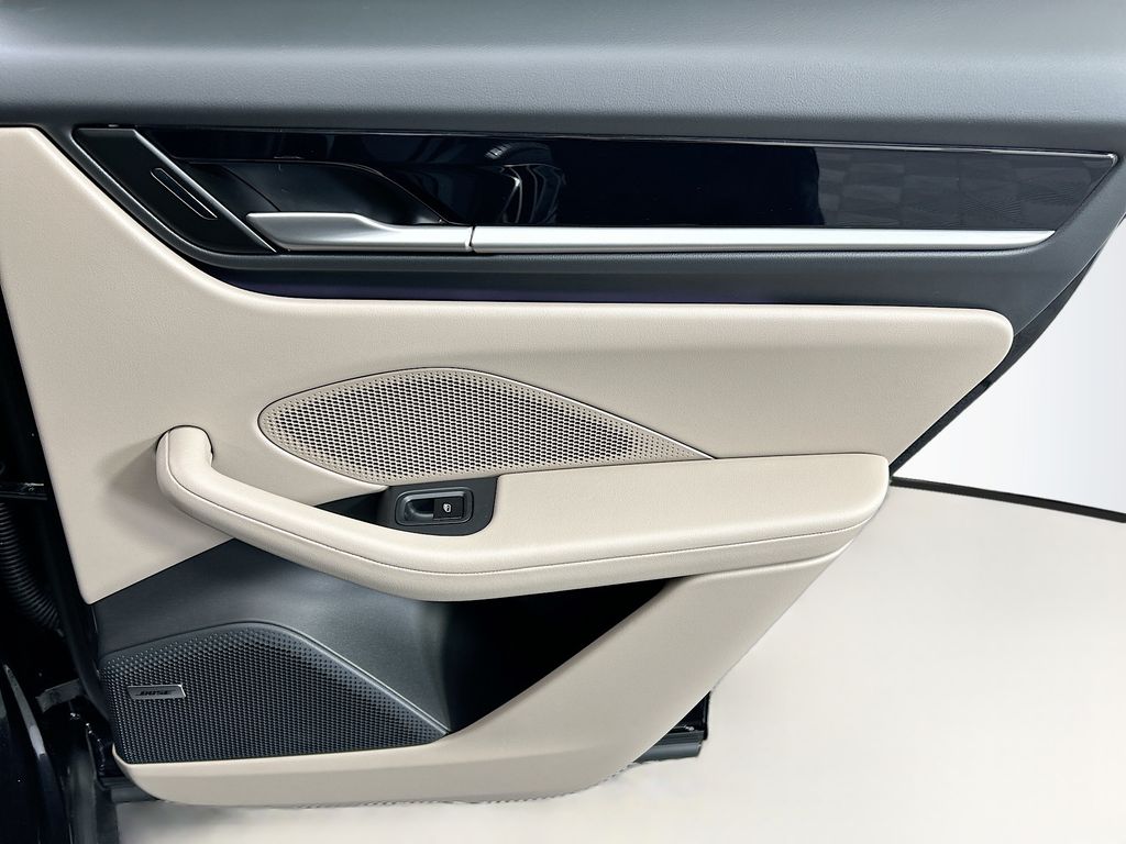 Thumbnail: 2025 Porsche Macan - 28