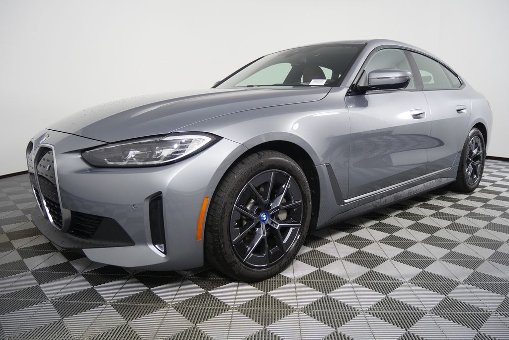 Thumbnail: 2022 BMW i4 - 9