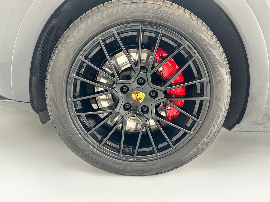 Thumbnail: 2021 Porsche Cayenne - 30