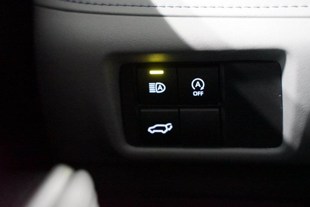 Thumbnail: 2023 Toyota Highlander - 25