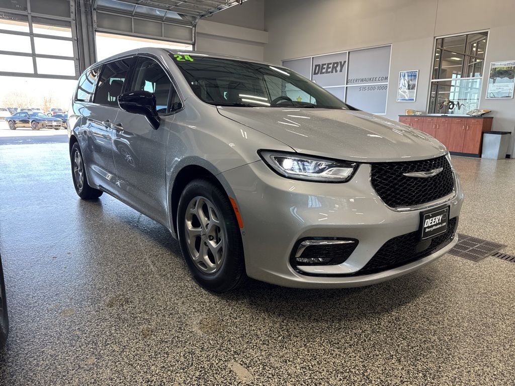 2024 Chrysler Pacifica Limited FWD