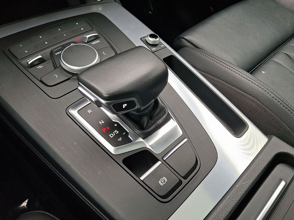 Thumbnail: 2020 Audi Q5 - 15