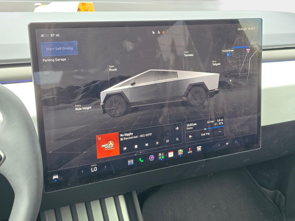 Used 2024  Tesla Base image 22
