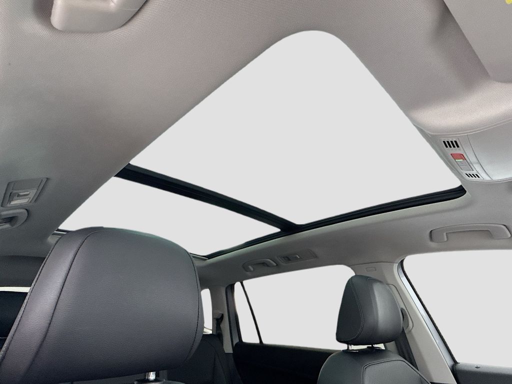 Thumbnail: 2020 Volkswagen Tiguan - 16