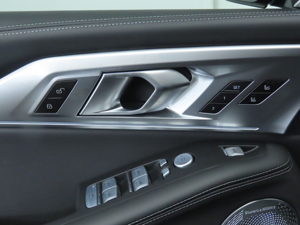 2025 BMW XM  24