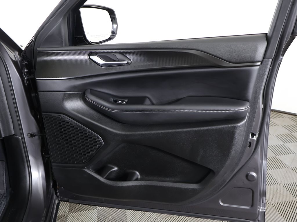 Used 2023 Gray Jeep Altitude image 25