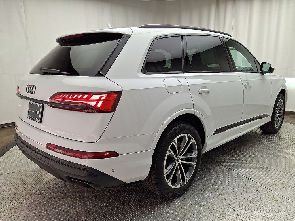 Thumbnail: 2025 Audi Q7 - 4
