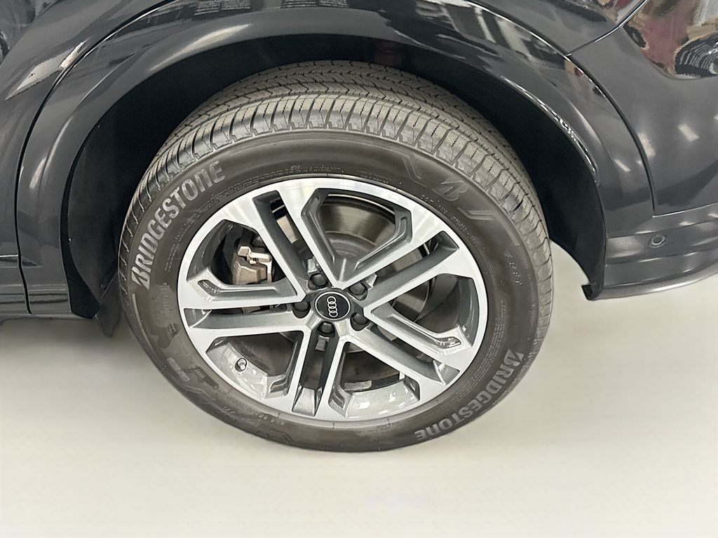 Thumbnail: 2025 Audi Q5 - 30