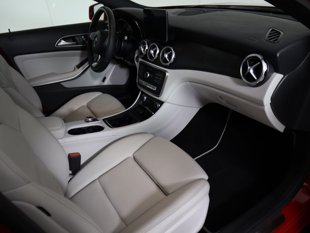 Thumbnail: 2019 Mercedes-Benz GLA - 17