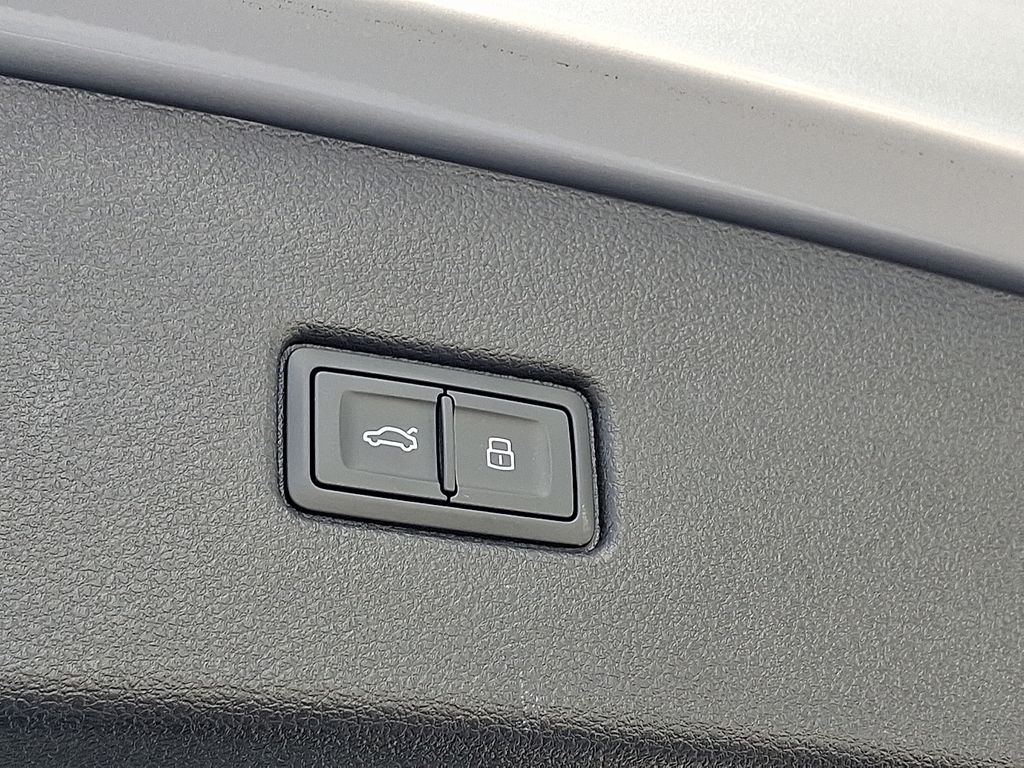 Thumbnail: 2024 Audi SQ5 - 30