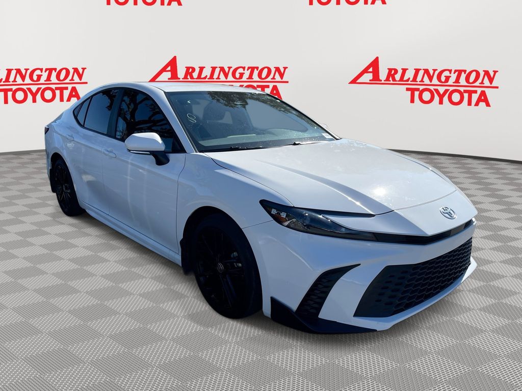 2025 Toyota Camry SE's photo