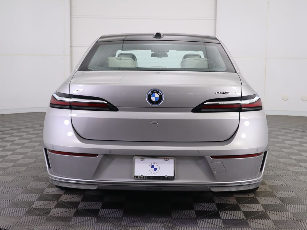 Thumbnail: 2026 BMW i7 - 6