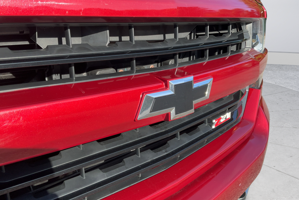 Used 2018 Chevrolet Silverado 1500 LT 4D Crew Cab