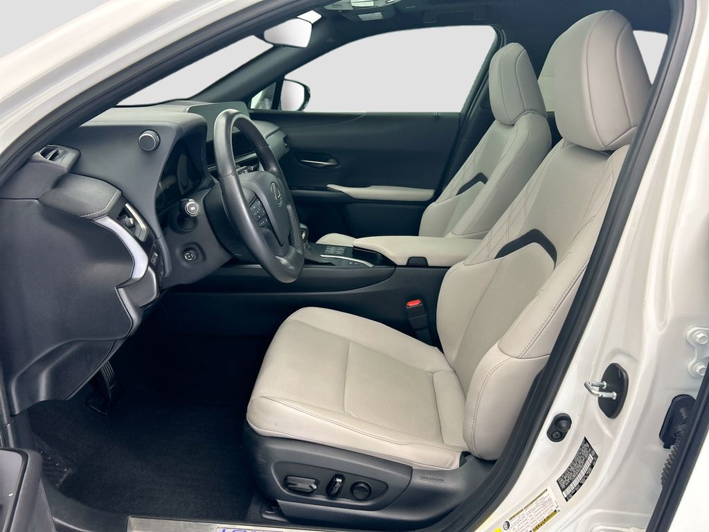 Thumbnail: 2024 Lexus UX - 18