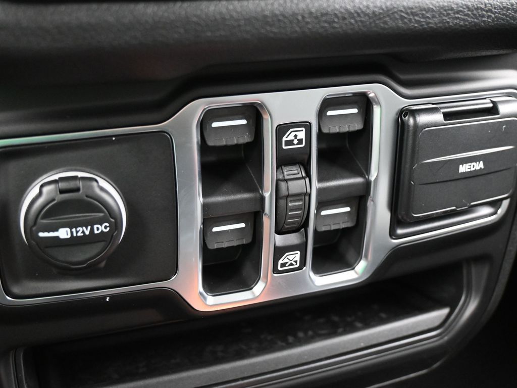 New 2026 Granite Crystal Metallic Clearcoat Jeep Sport image 20