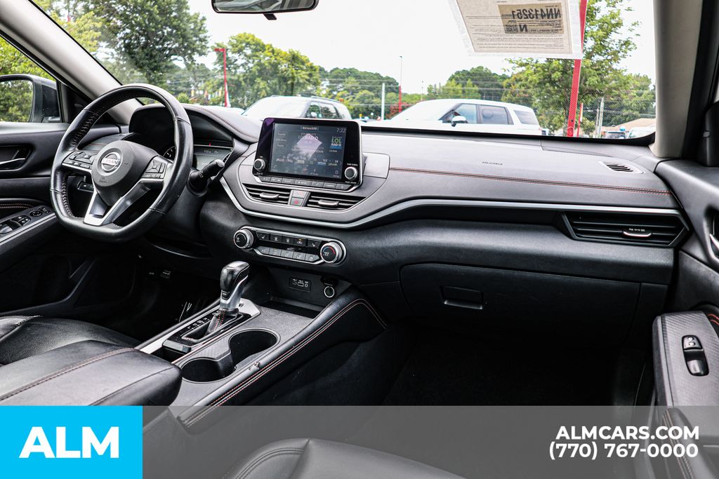 Used 2022 White Nissan 2.5 SR image 28
