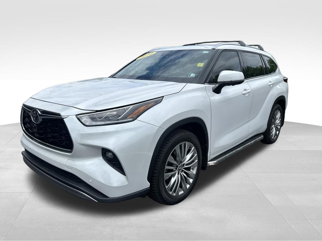 White (Wind Chill Pearl) 2024 Toyota Highlander SUV / Crossover All-Wheel Drive 8-Speed Automatic