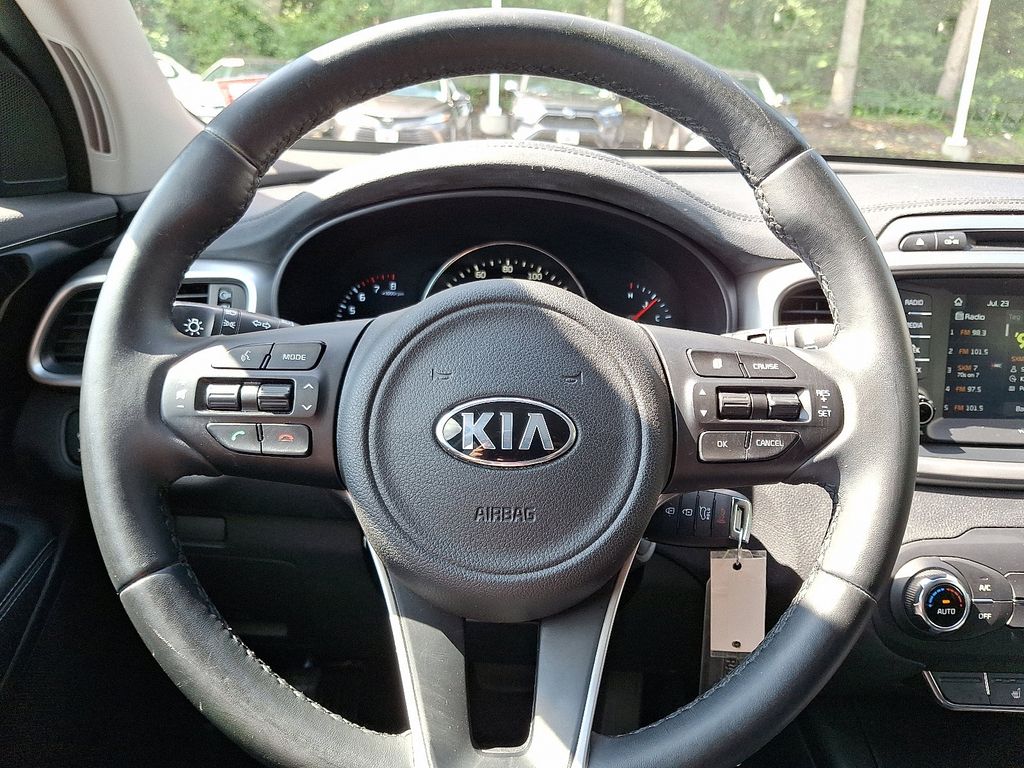 Thumbnail: 2017 Kia Sorento - 18
