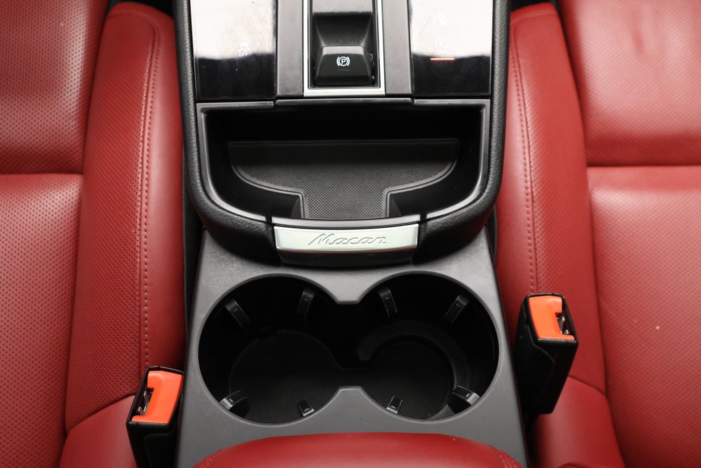 Thumbnail: 2024 Porsche Macan - 27