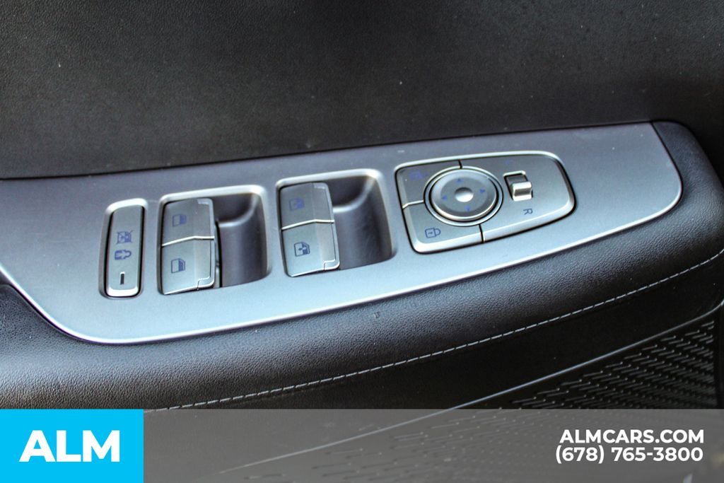 Used 2025 Black Hyundai SEL image 44
