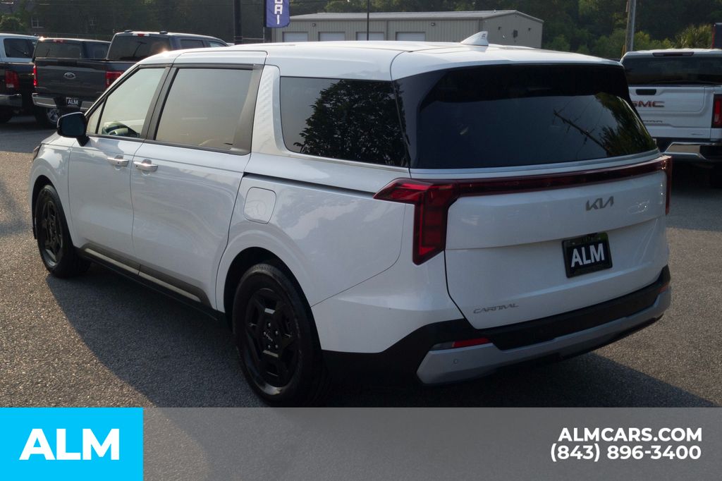 Used 2025 White Kia LXS image 9