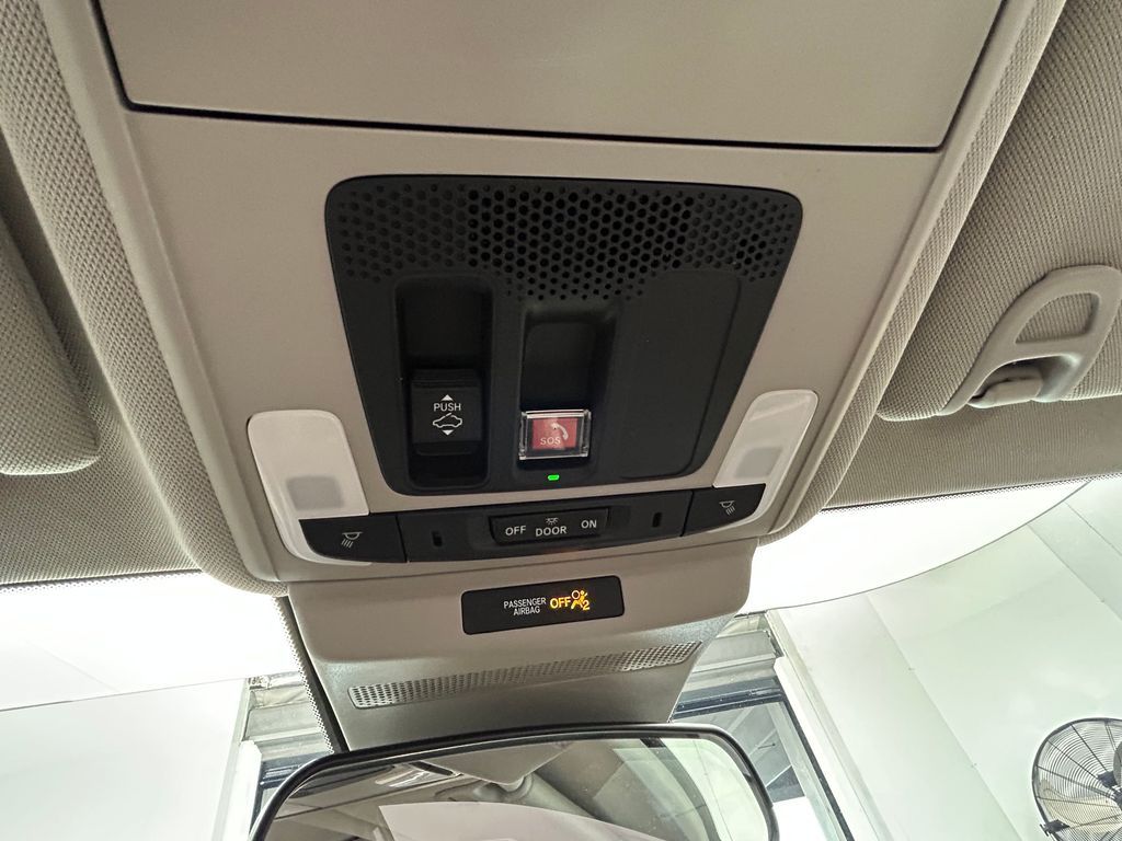 Used 2023 White Honda EX image 28