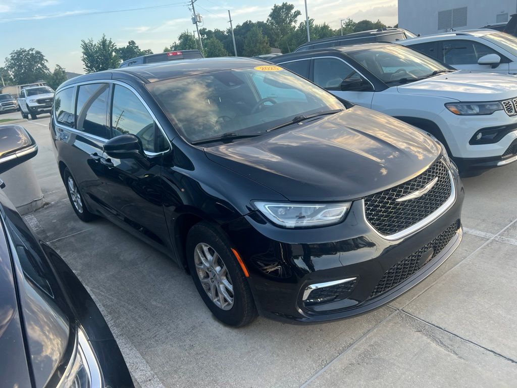 Diamond Black Crystal Pearlcoat 2025 Chrysler Pacifica Select FWD Minivan Front-Wheel Drive 9-Speed Automatic