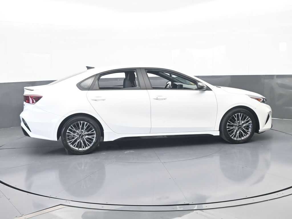 Used 2024 Snow White Pearl Kia GT-Line image 7