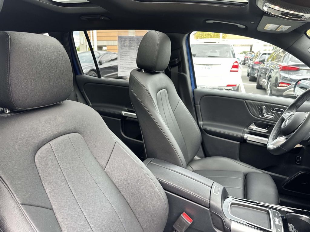 Thumbnail: 2024 Mercedes-Benz GLB - 23