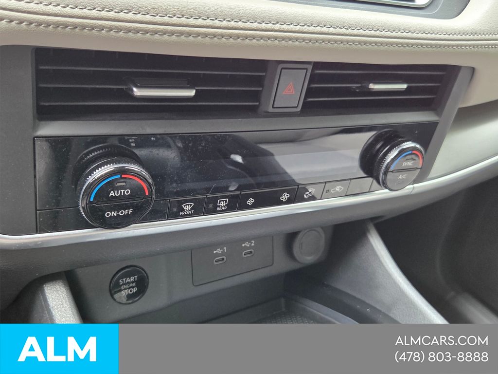 Used 2025 White Nissan SV image 18