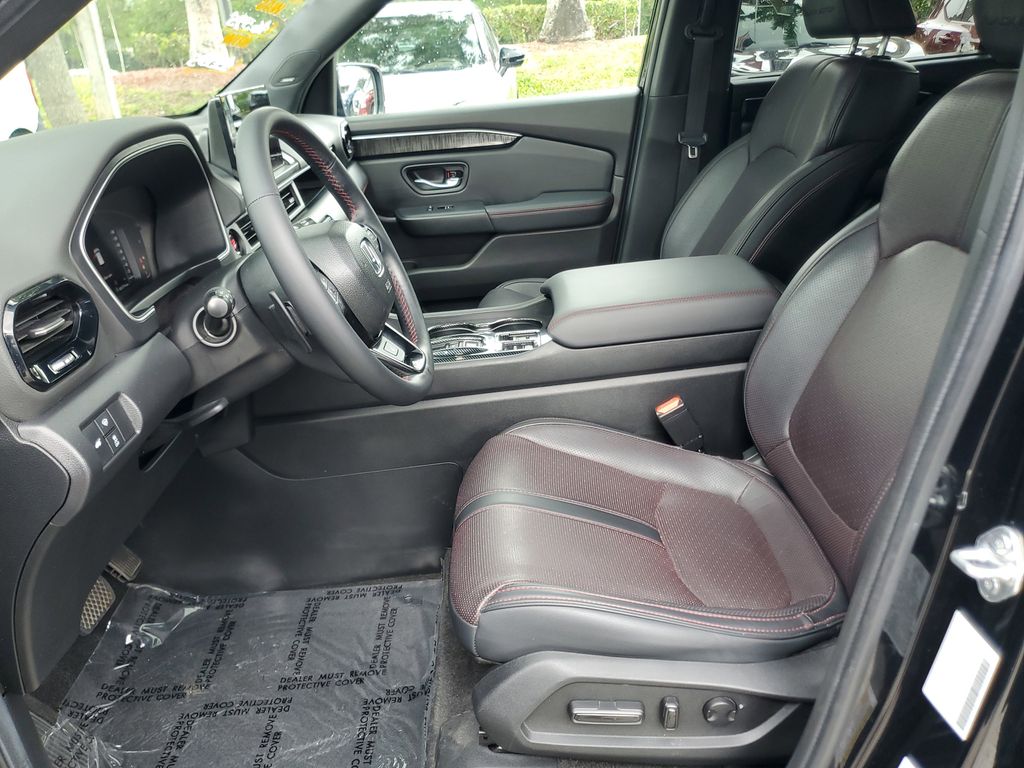 used 2025 Honda Pilot car, priced at $44,382