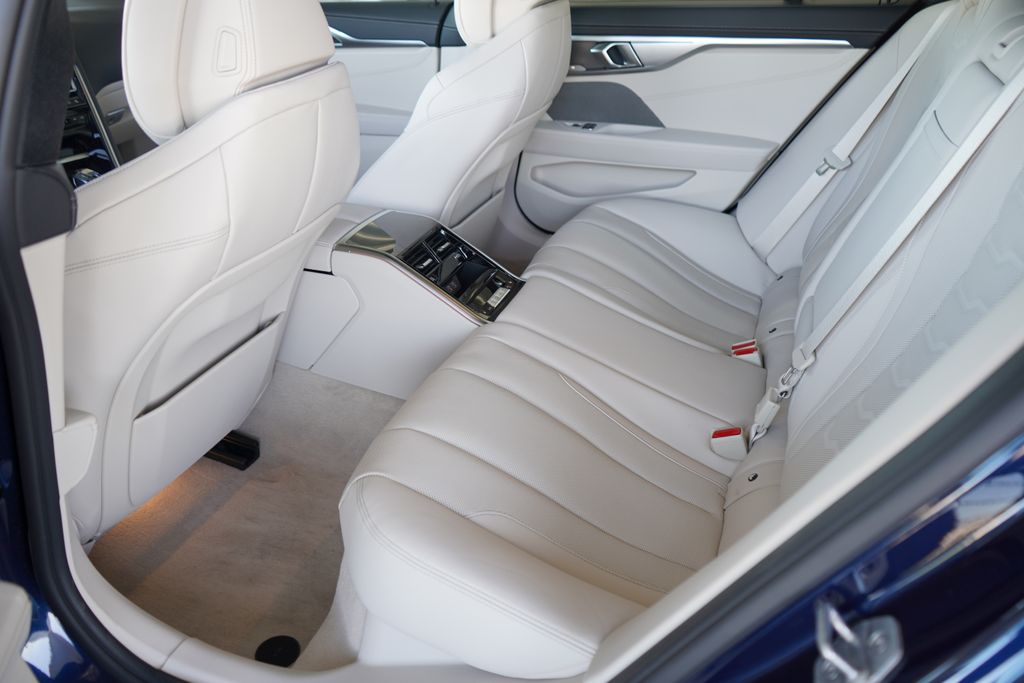 Thumbnail: 2026 BMW 8 Series - 20