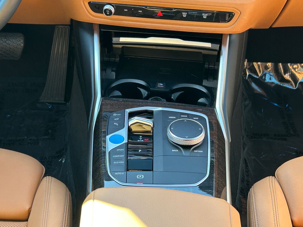 Thumbnail: 2024 BMW i4 - 27