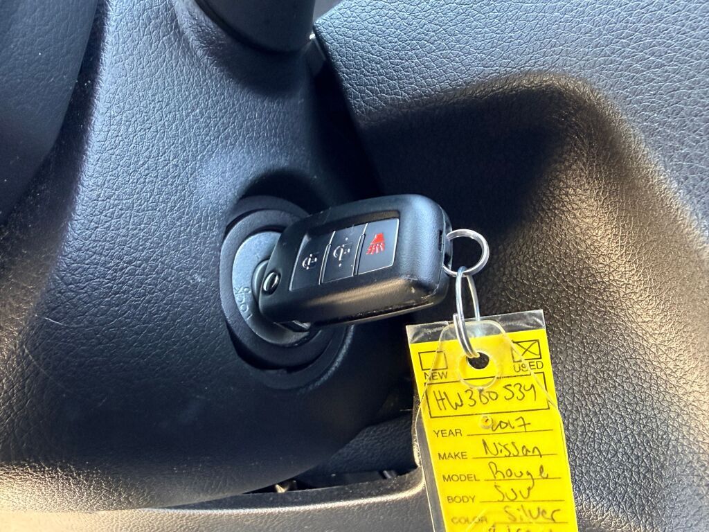 Thumbnail: 2017 Nissan Rogue - 6