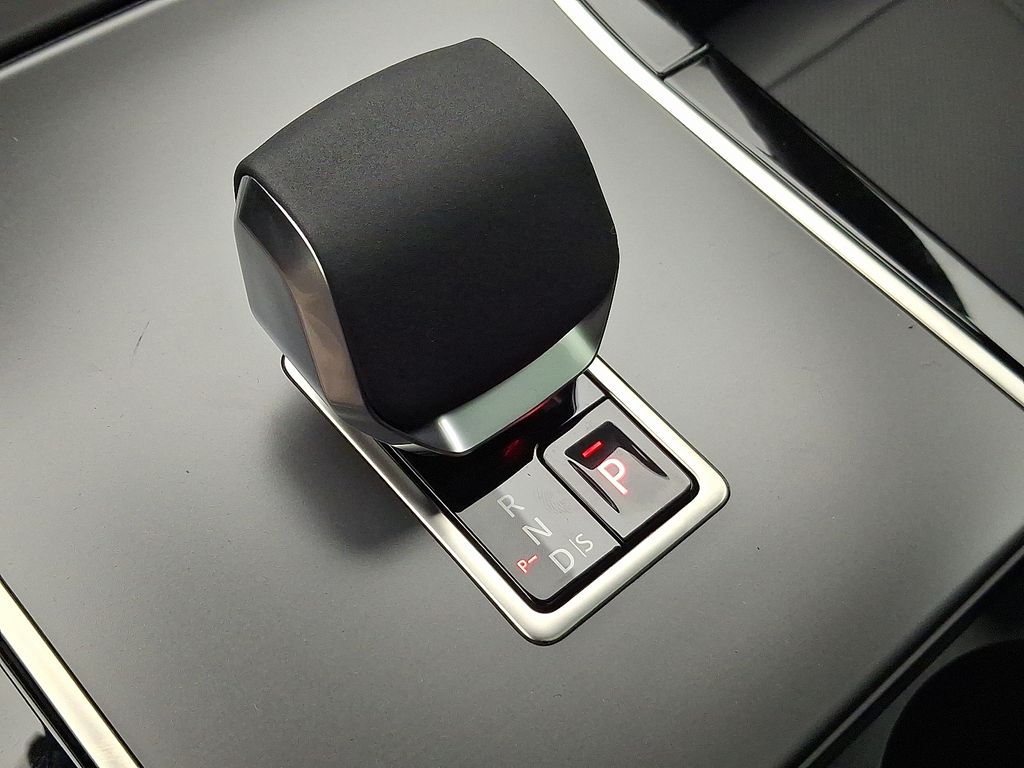 Thumbnail: 2026 Land Rover Range Rover Velar - 9