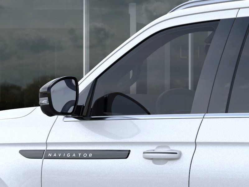 Thumbnail: 2025 Lincoln Navigator L - 20