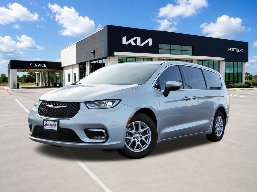 2023 Chrysler Pacifica Touring L - 0
