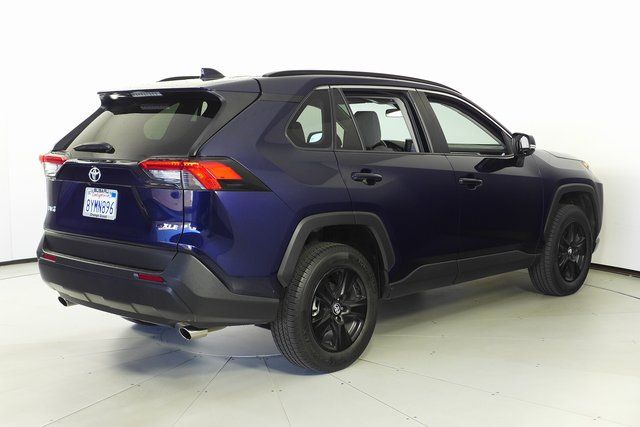 2020 Toyota RAV4 XLE 7