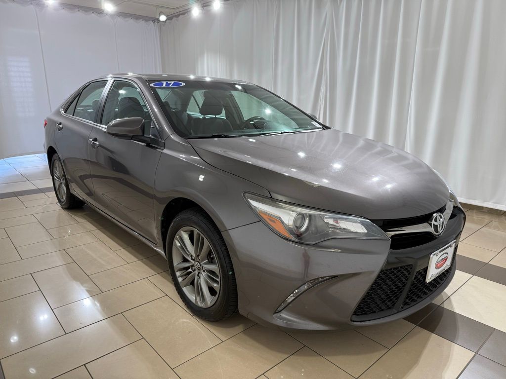 2017 Toyota Camry SE 7